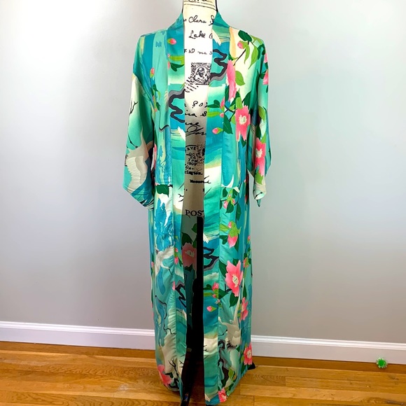 Elegant Crane Maxi Kimono In Watercolor Green - Picture 5 of 11